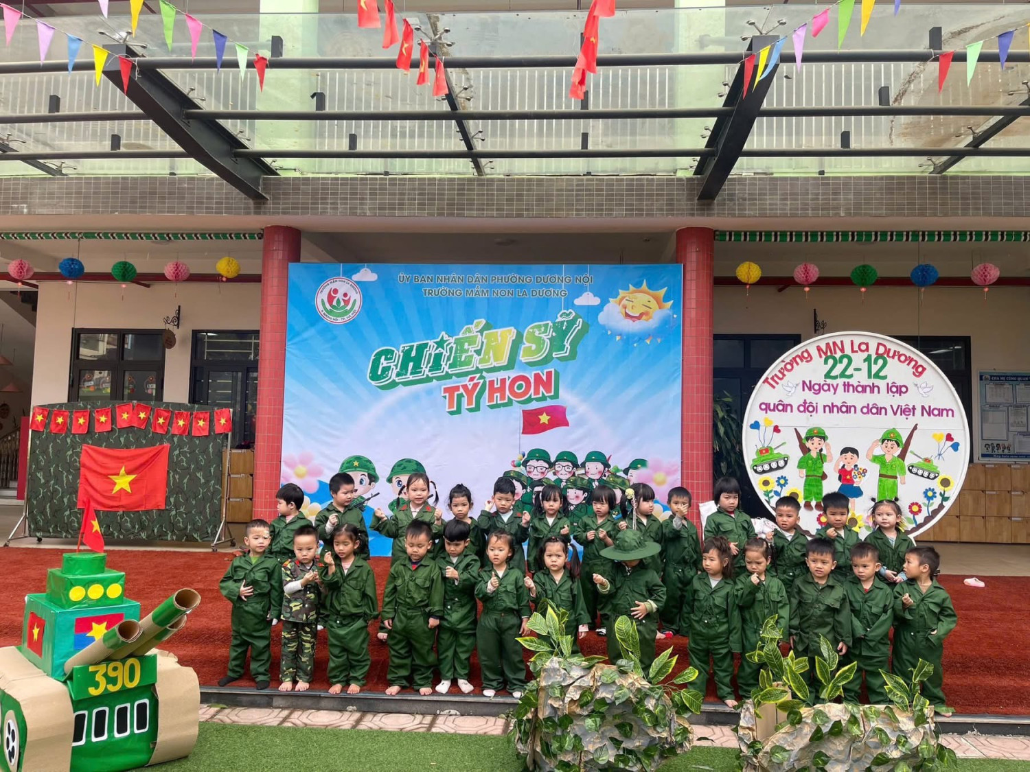 Chương trình : ' Chiến Sỹ Tý Hon" của trường Mầm non La Dương